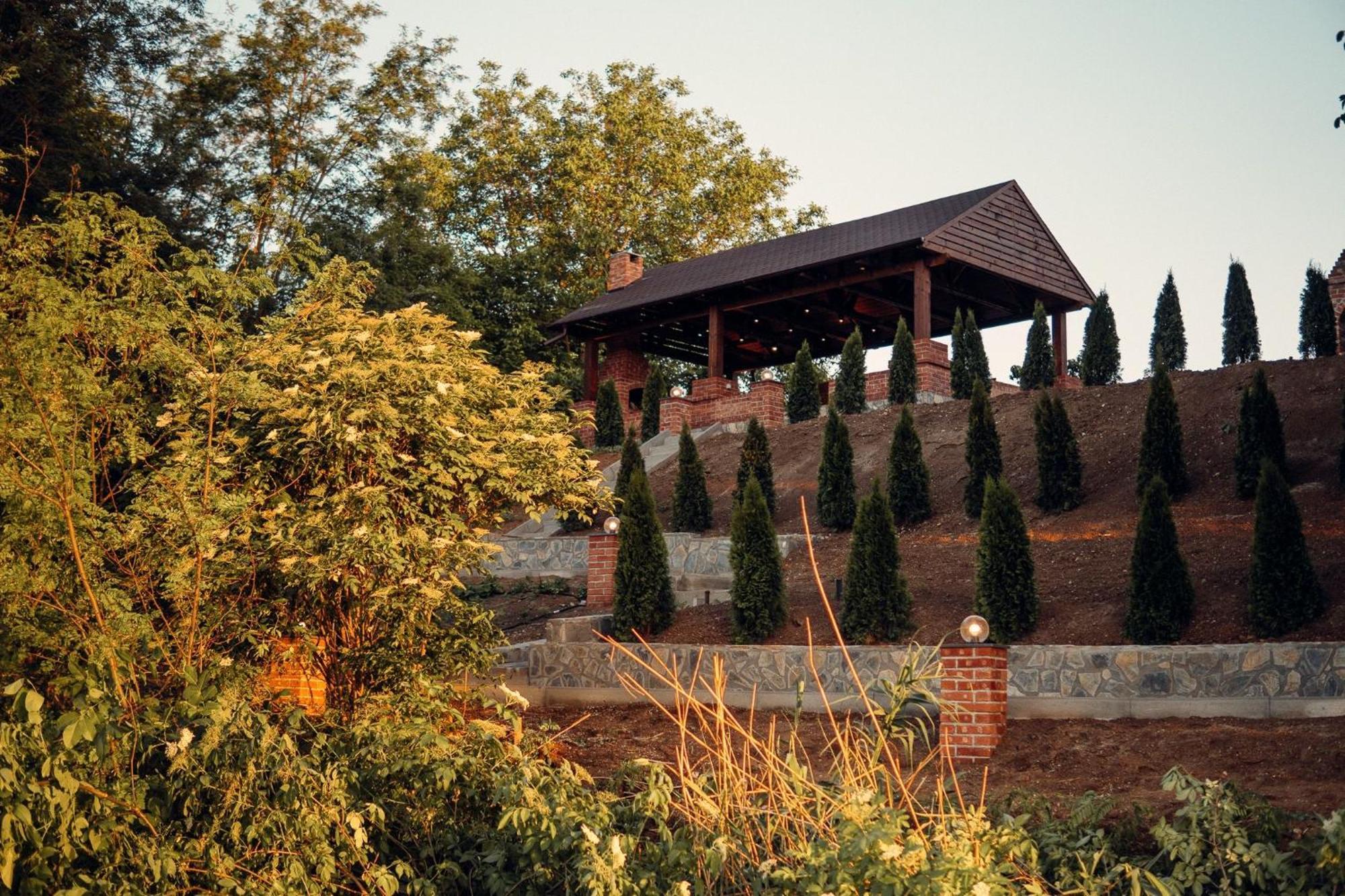 Madison Lake Villa Balotesti Exterior photo