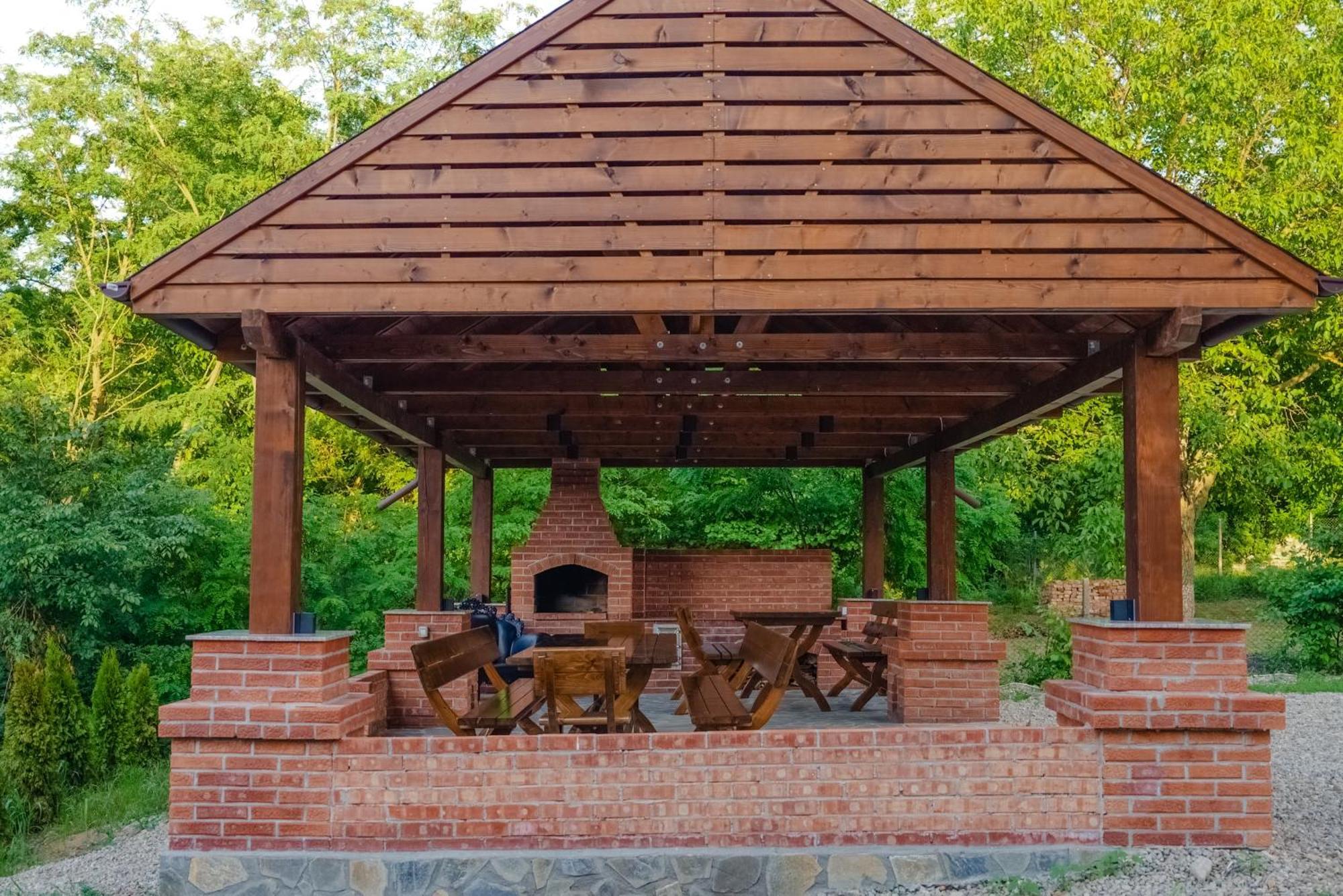 Madison Lake Villa Balotesti Exterior photo